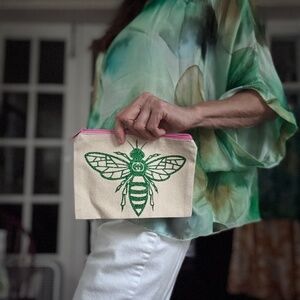 New Guccis Canvas Zippered Bee Pouch 